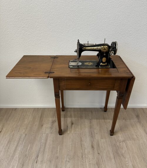 Antik Jugendstil Nähmaschinentisch aus Holz mit Singer Nähmaschine