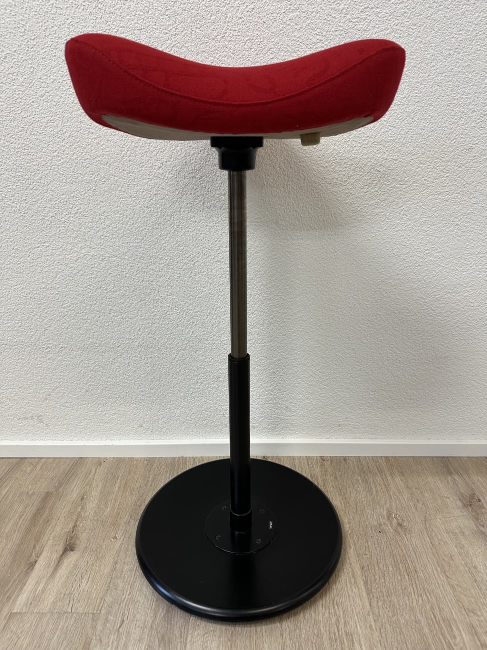 Vintage Stokke Drehhocker mit rotem ergonomischem Sitz