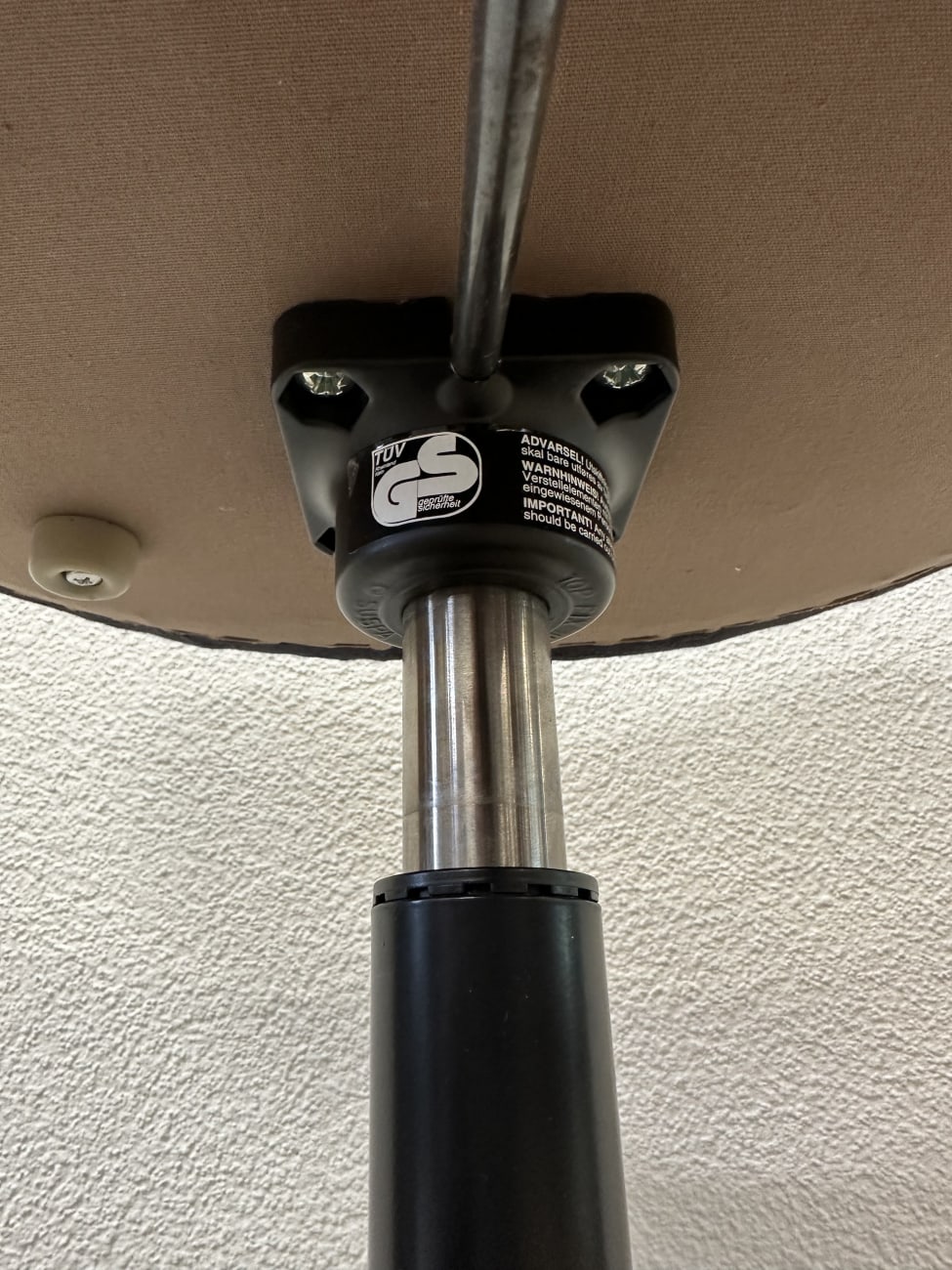 Vintage Stokke Drehhocker mit rotem ergonomischem Sitz