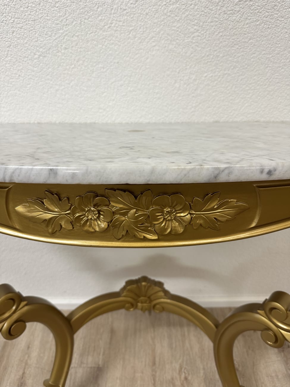 Vintage Wandkonsole mit goldfarbigem Gestell und Marmorplatte