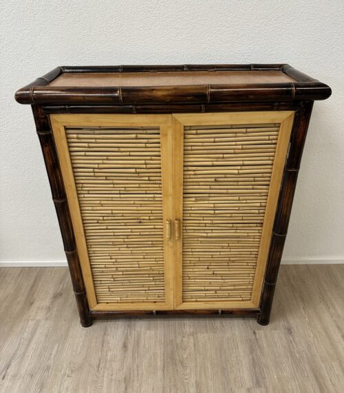 Vintage Konsolenschrank mit Bambusfront im Tropenstil