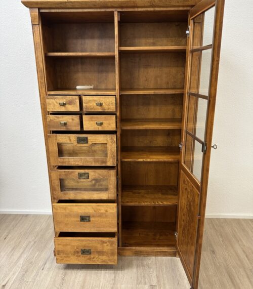 Vintage Holzvitrine mit Schubladen und Glastür