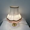 Vintage Tischlampe mit Stoffschirm und Fransen in Weiss Gold