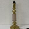 Vintage Tischlampe mit goldenem Sockel und Stoffschirm