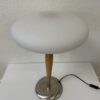 Vintage Stehleuchte Holz Metall mit rundem weissem Schirm