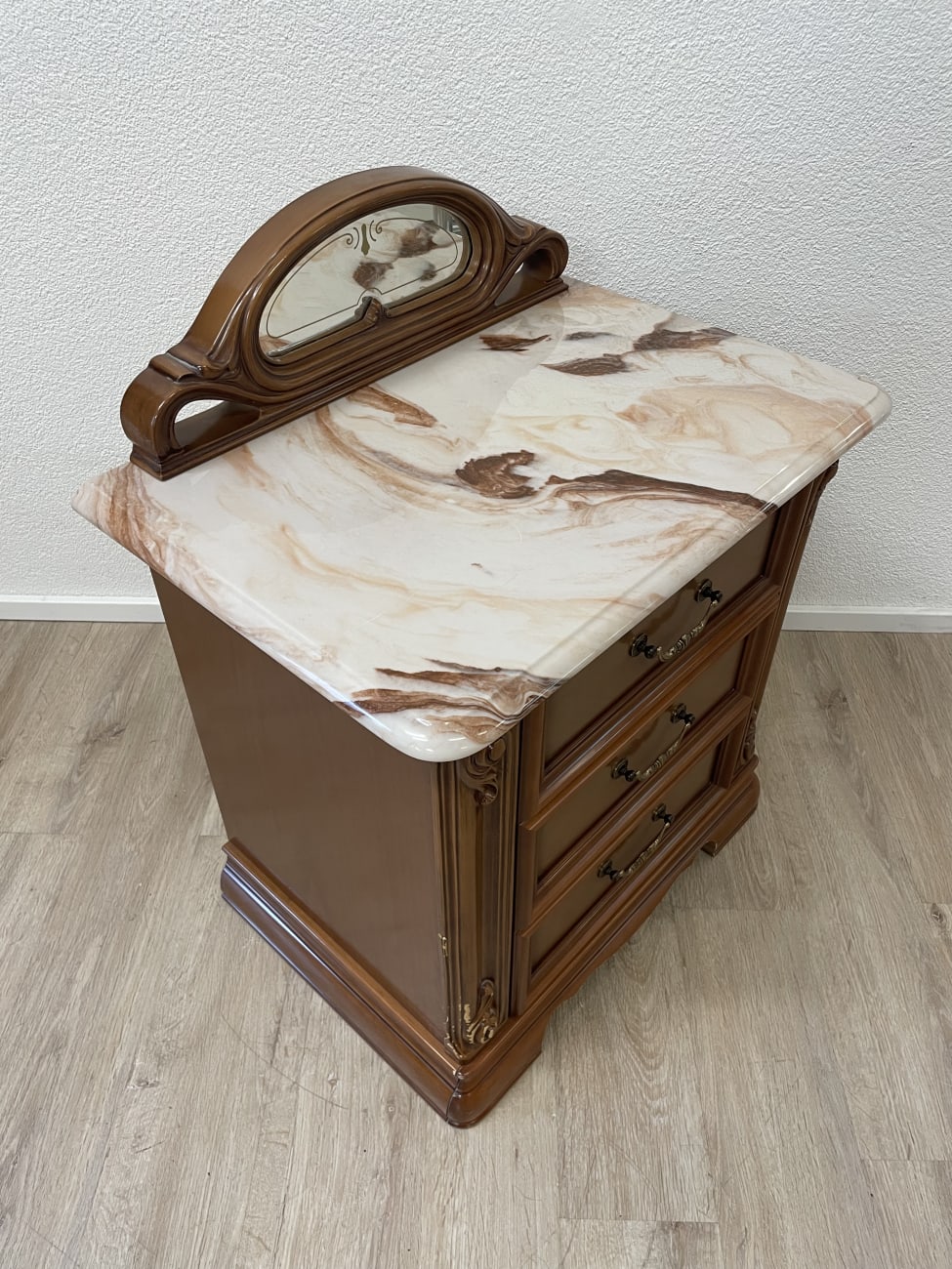 Vintage Nachttisch mit marmorierter Ablage und Spiegel