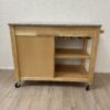 Küchenwagen mit Steinplatte und Holzregalen auf Rollen