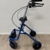 Rollator Gehhilfe blau mit Sitz und Gitterablage
