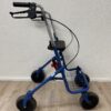 Rollator Gehhilfe blau mit Sitz und Gitterablage