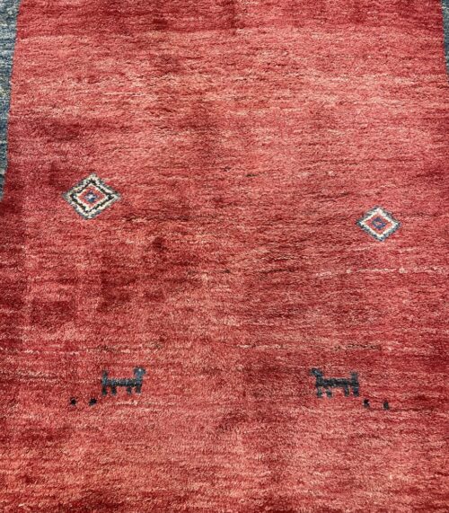 Vintage Orientteppich mit Tiermotiven in Rot und Blau
