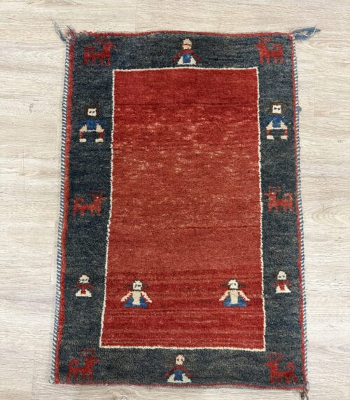 Vintage Orientteppich mit Kinderfiguren in Rot und Blau