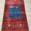 Vintage Wollteppich mit Figurenmotiv in Rot und Blau