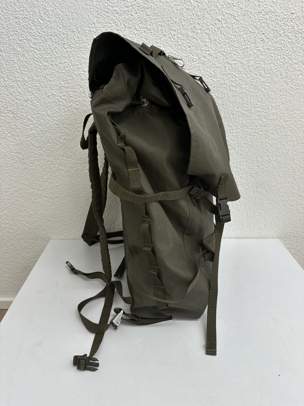 Vintage Trekkingrucksack olivgrün mit Rollverschluss