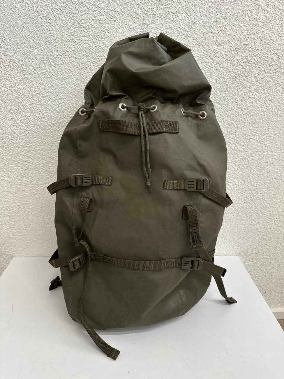 Vintage Trekkingrucksack olivgrün mit Rollverschluss