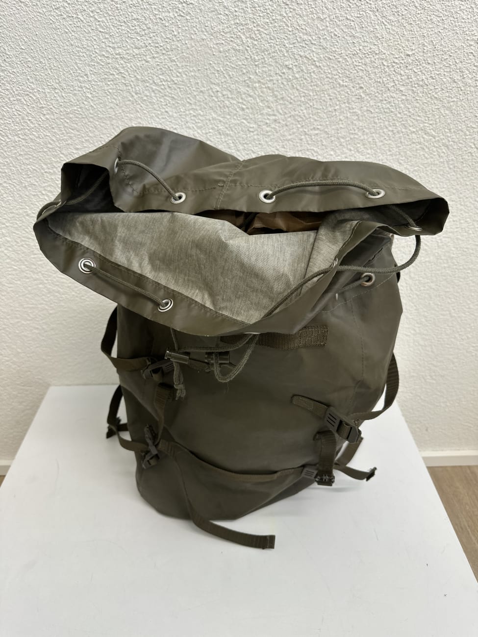 Vintage Trekkingrucksack olivgrün mit Rollverschluss