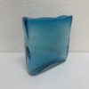 Moderne Glasvase mit blauem Farbverlauf rechteckig