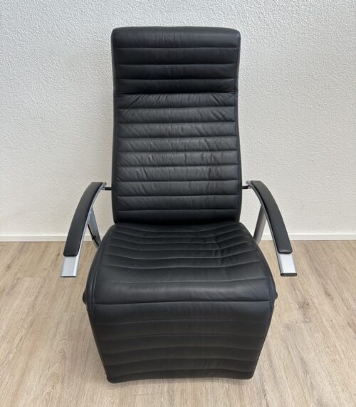 Relaxsessel schwarz mit Drehfuss und Fussstütze