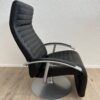 Relaxsessel schwarz mit Drehfuss und Fussstütze