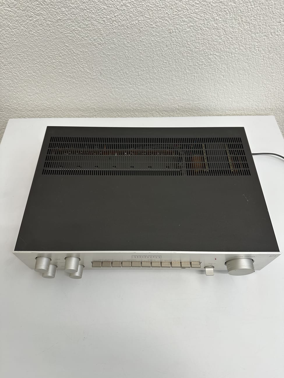 Vintage Luxman L-2 Stereo-Verstaerker silber schwarz
