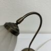 Vintage Tischlampe mit blütenförmigem Glasschirm