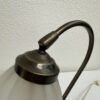 Vintage Tischlampe mit blütenförmigem Glasschirm