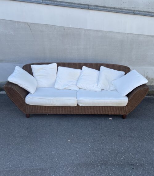 Modernes Dreisitzer Sofa mit geflochtenem Gestell