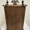 Antik Holzvitrine mit Adlerfigur und Schnitzereien