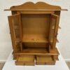 Vintage Wandregal Vitrine aus hellem Holz mit Glastüren