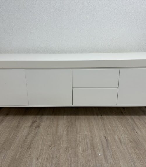 Modernes Wandsideboard weiss mit Metallfüssen