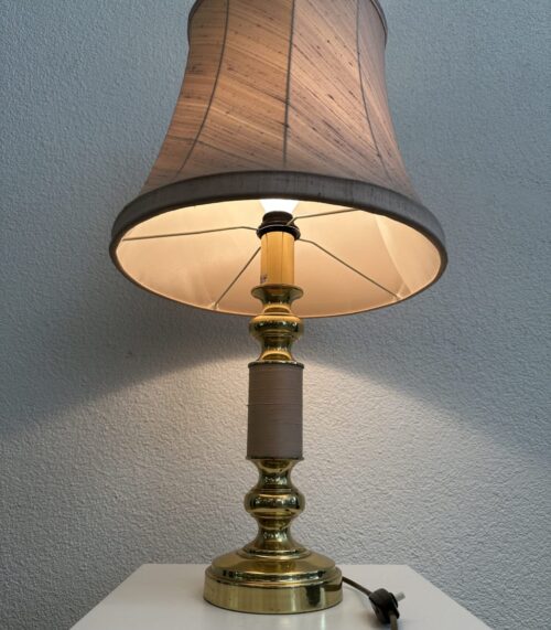 Vintage Tischlampe mit goldenem Fuss und Textilschirm