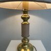 Vintage Tischlampe mit goldenem Fuss und Textilschirm