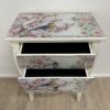 Vintage Nachttisch mit Blumenmotiv und zwei Schubladen