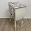 Vintage Nachttisch mit Blumenmotiv und zwei Schubladen