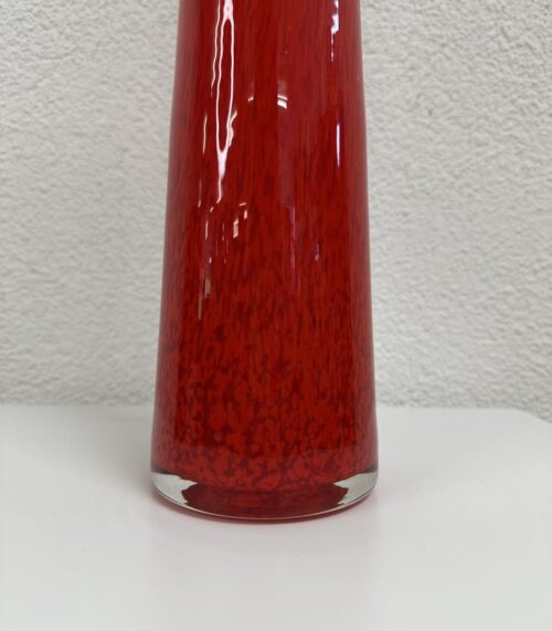 Vintage Glasvase in intensivem Rot modern