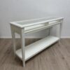 Moderne Couchkonsole mit Glasoberfläche in Weiss