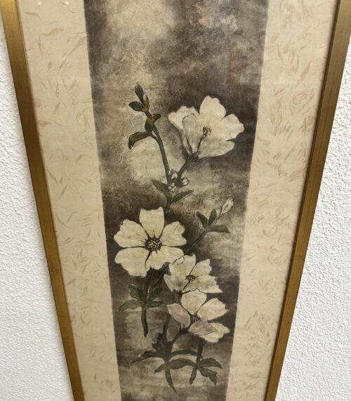 Vintage Blumenbild im goldfarbenen Rahmen hochformat