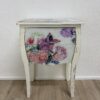 Vintage Nachttisch mit floralen Motiven und 2 Schubladen