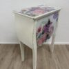 Vintage Nachttisch mit floralen Motiven und 2 Schubladen