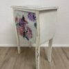 Vintage Nachttisch mit floralen Motiven und 2 Schubladen