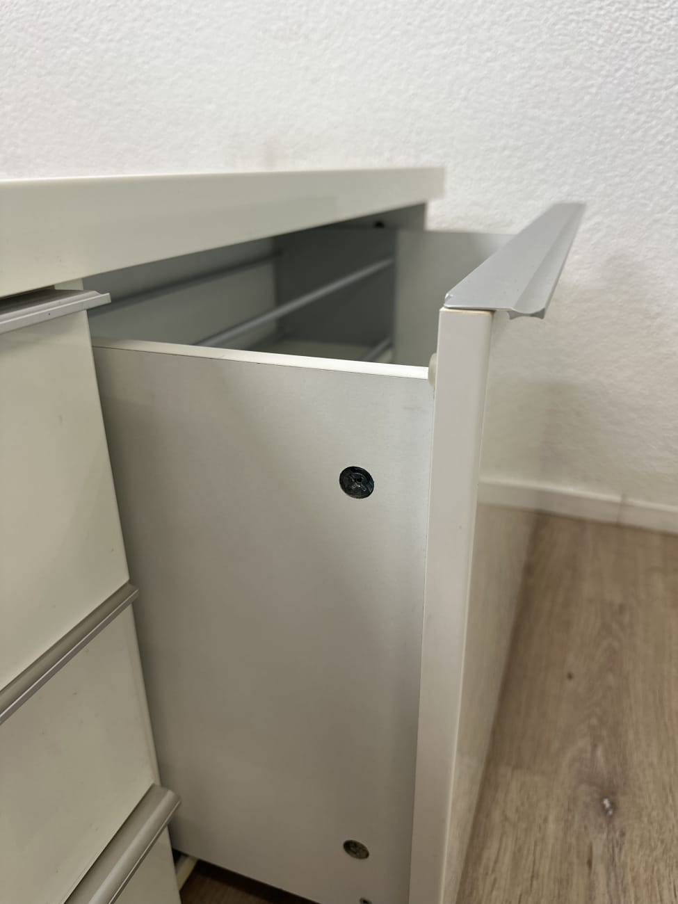 TV-Lowboard weiss mit Türen und Schublade modern