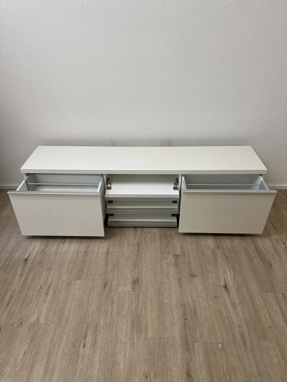 TV-Lowboard weiss mit Türen und Schublade modern