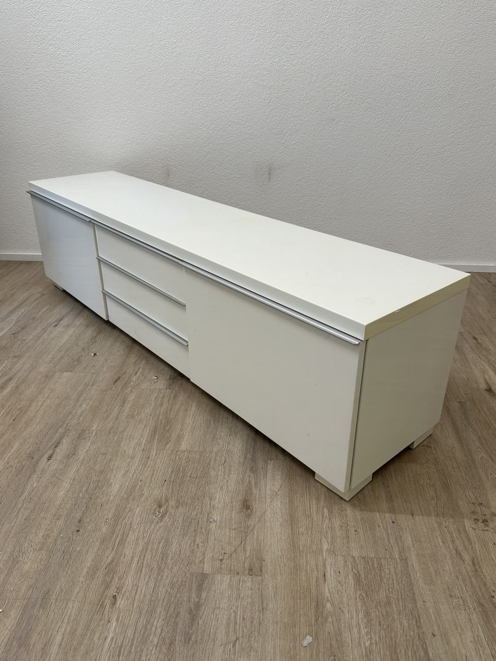 TV-Lowboard weiss mit Türen und Schublade modern