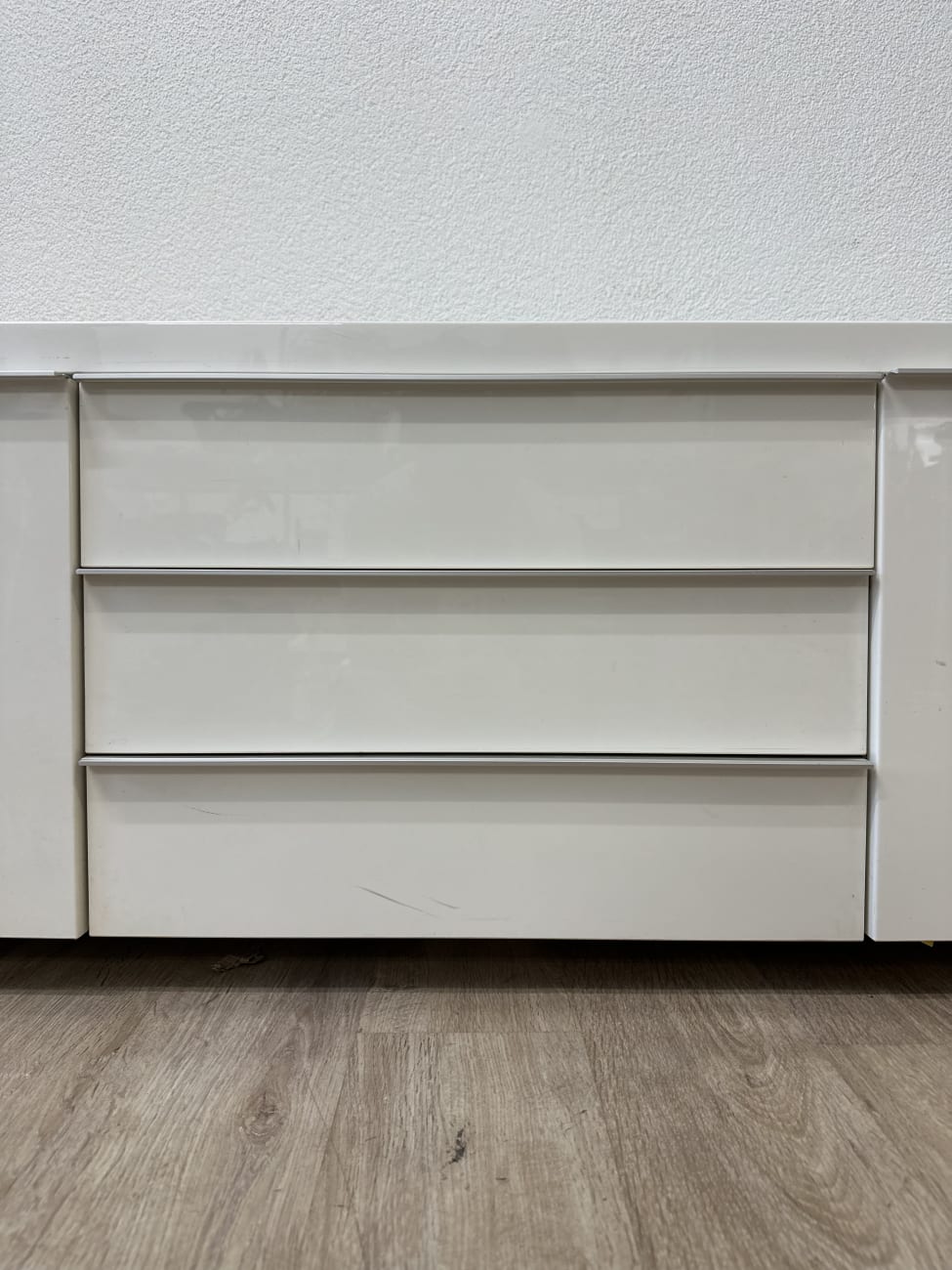 TV-Lowboard weiss mit Türen und Schublade modern