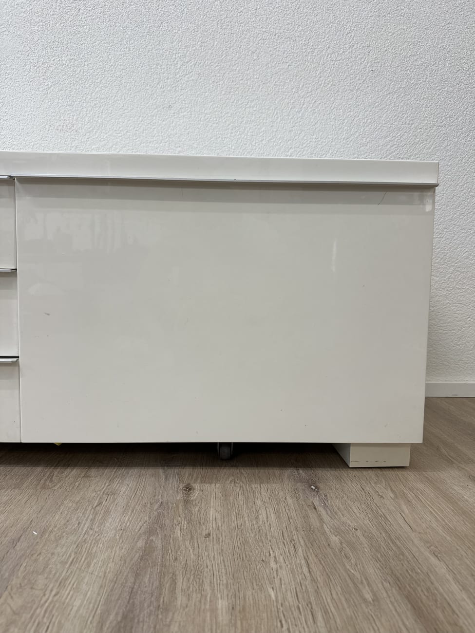 TV-Lowboard weiss mit Türen und Schublade modern