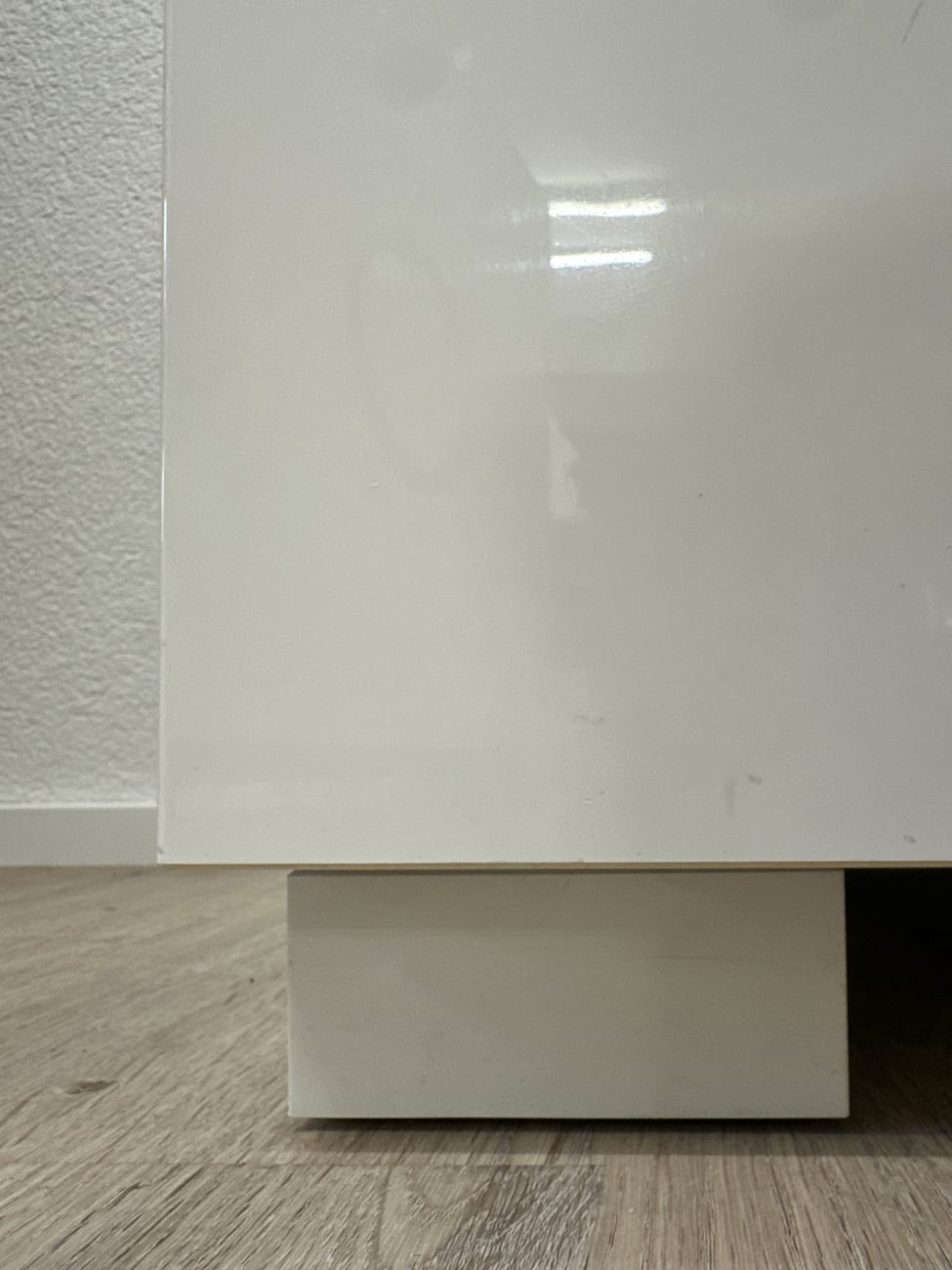 TV-Lowboard weiss mit Türen und Schublade modern