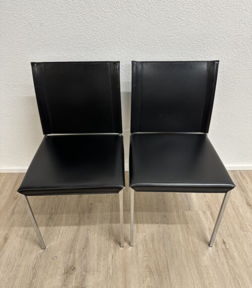 Essstuhl mit schwarzer Kunstlederpolsterung micasa
