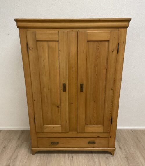 Vintage Kleiderschrank aus hellem Holz mit Schublade