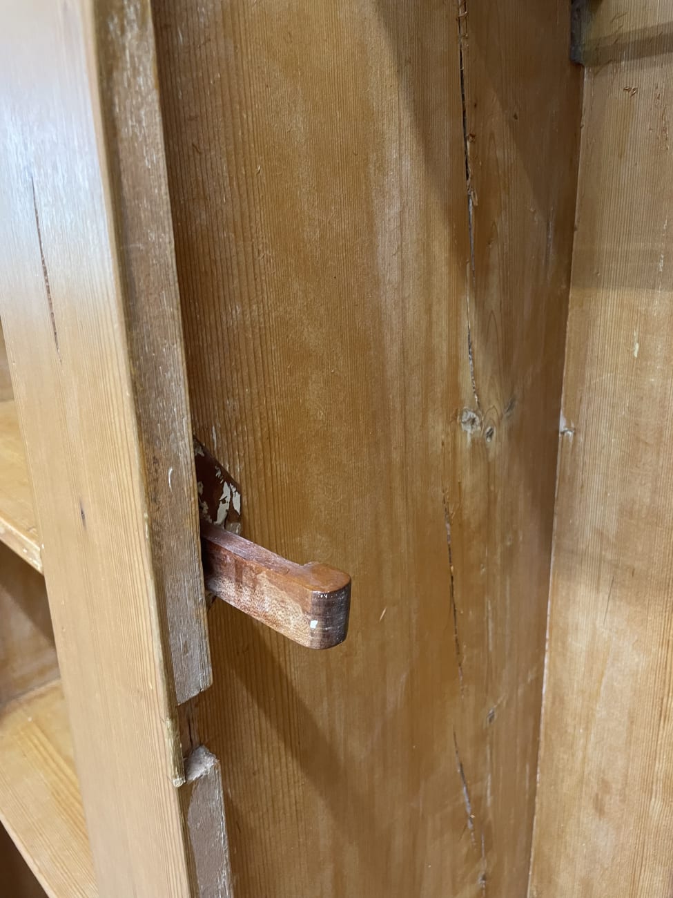 Vintage Kleiderschrank aus hellem Holz mit Schublade