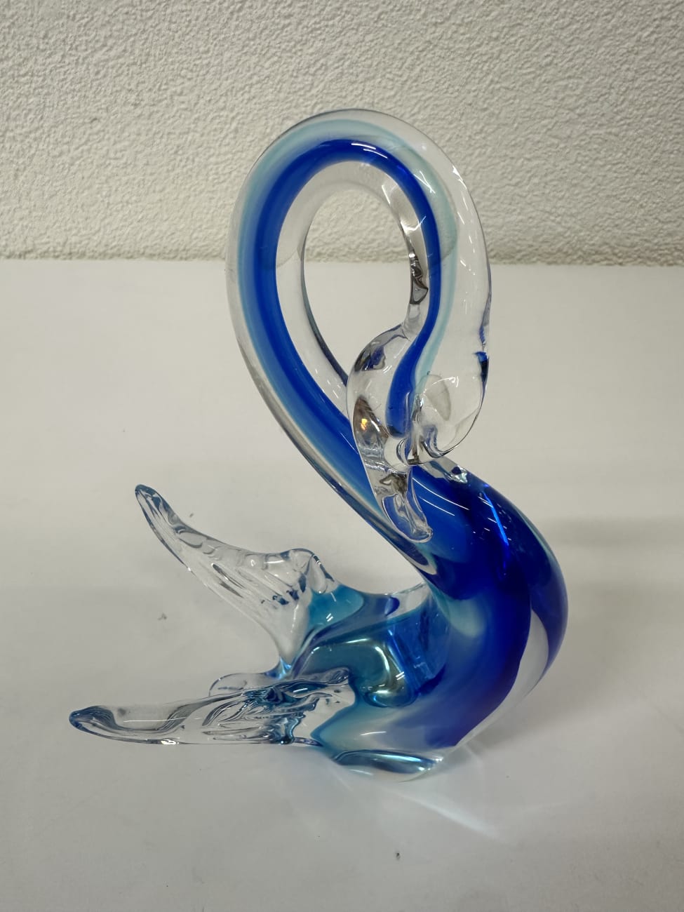 Vintage Glas Schwanfigur mit blau-türkisem Farbverlauf