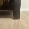 Vintage Dekoschrank mit asiatischer Handmalerei schwarz